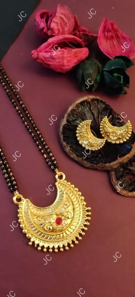Short Mangalsutra Designs Set With Earrings Gold Mangalsutra Diamond Love  Heart Black Beads Chain - Parrita Global at Rs 659.00, Mumbai | ID:  25631529230