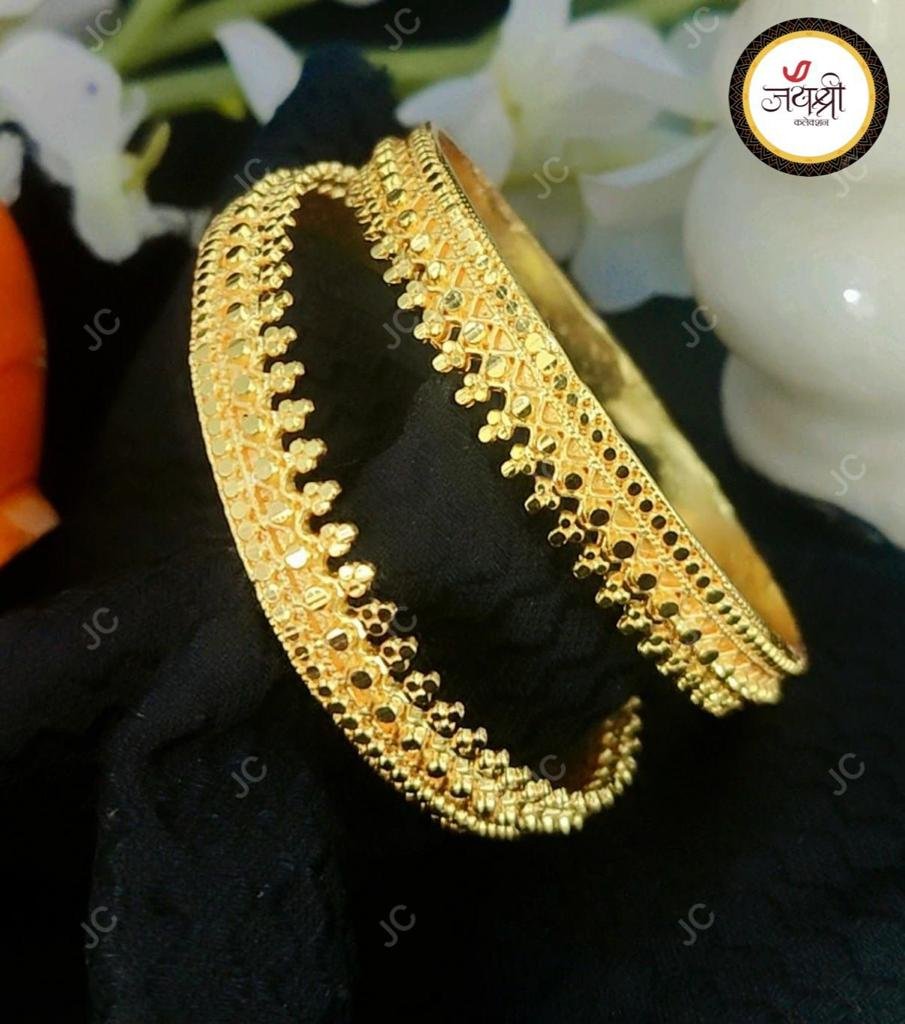 Gold pichodi shop bangles designs